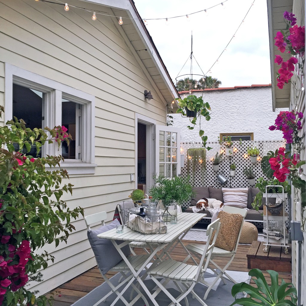 Tham quan ngôi nhà 36m² với sân vườn đẹp như mơ của cô gái 20 tuổi inch Whitney outdoor space wasted opportunity decor 1024x1024 201608251450326848 Tham quan ngôi nhà 36m² với sân vườn đẹp như mơ của cô gái 20 tuổi