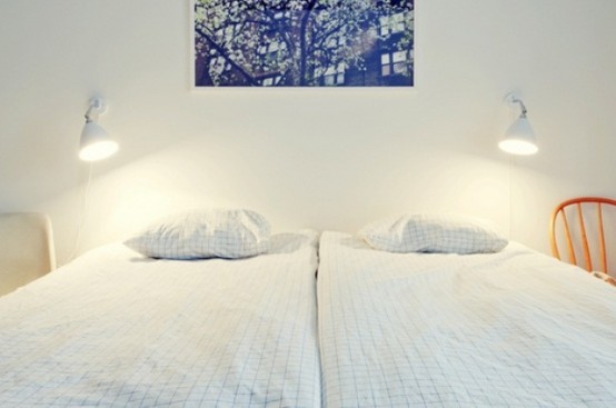 cozy scandinavian bedrooms 45 554x367 Cùng nhìn qua bộ thiết kế phòng ngủ phong Scandinavia đầy quyến rũ