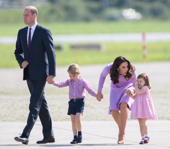 Cách mà công nương Kate Middleton khéo léo xử lí cơn ăn vạ của con cach cong nuong kate middleton kheo leo xu li con an va cua con1 Cách mà công nương Kate Middleton khéo léo xử lí cơn ăn vạ của con