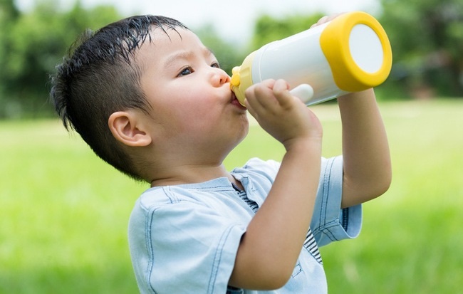 Hiện tượng nguy hiểm mà trẻ có thể gặp phải trong ngày nắng nóng đỉnh điểm soc nhiet o tre Hiện tượng nguy hiểm mà trẻ có thể gặp phải trong ngày nắng nóng đỉnh điểm